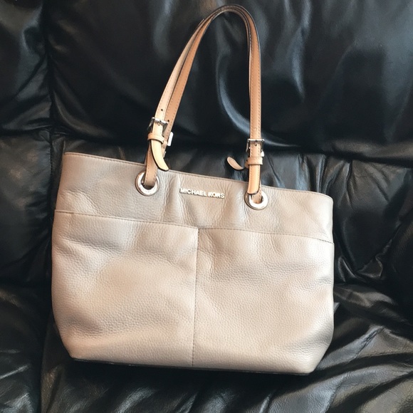 Michael Kors Handbags - Michael Kors leather pocket tote
